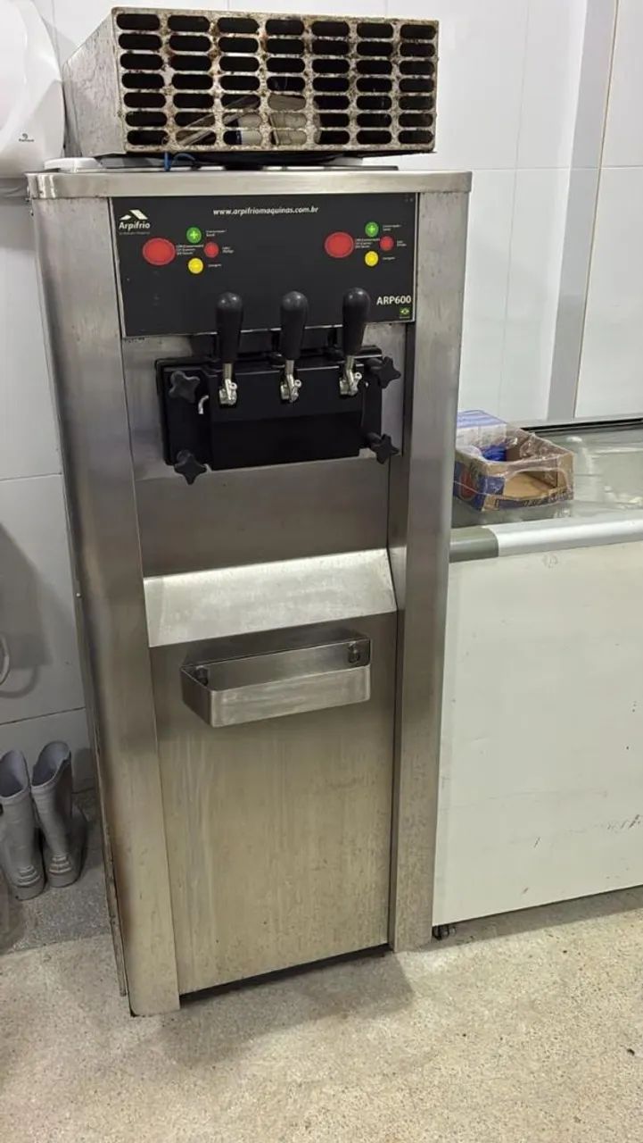 Vendo máquina de sorvete 