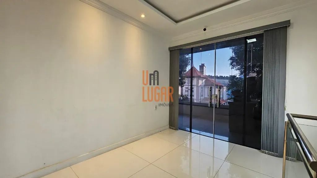 Um Lugar Imóveis Aluga: Apartamento MOBILIADO com 2 suítes e vaga de garagem na Av. Serzed - Foto 2