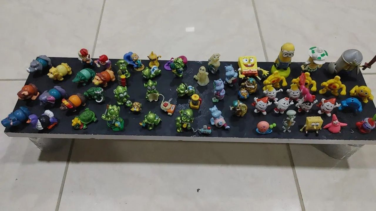54 Bonecos Kinder Ovo anos 90 a 2000 