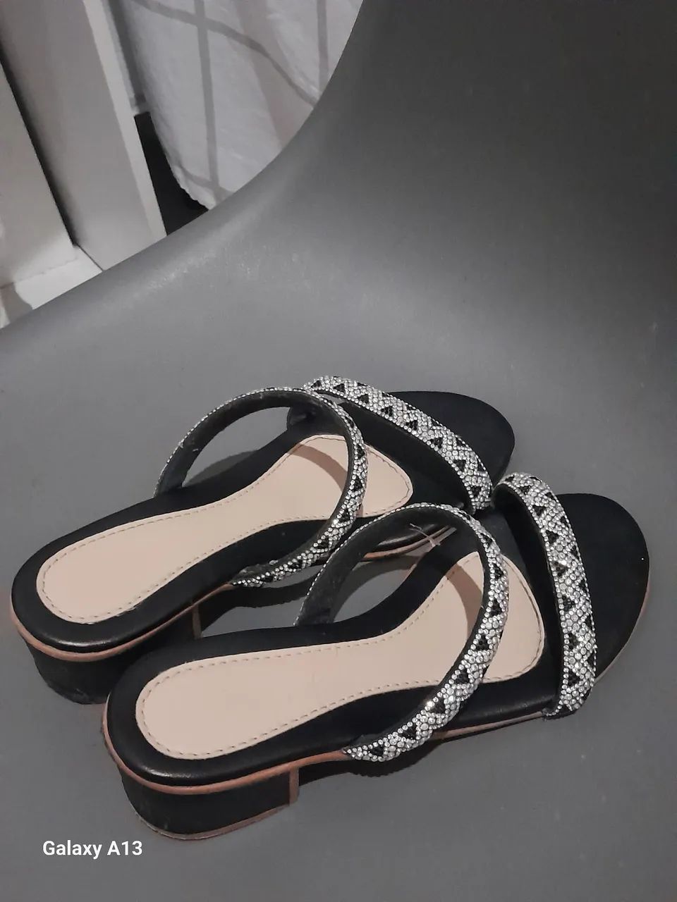 Tamanco Salto Baixo Preto com Strass - Conservado