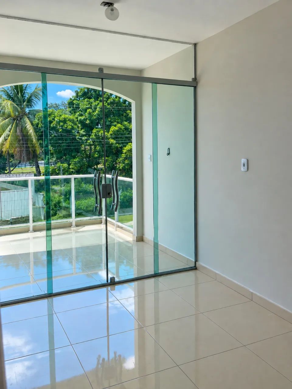 Casa 5 Quartos, 1 Suíte, 3 Banheiros, Varanda ampla e Garagem Coberta - Foto 2