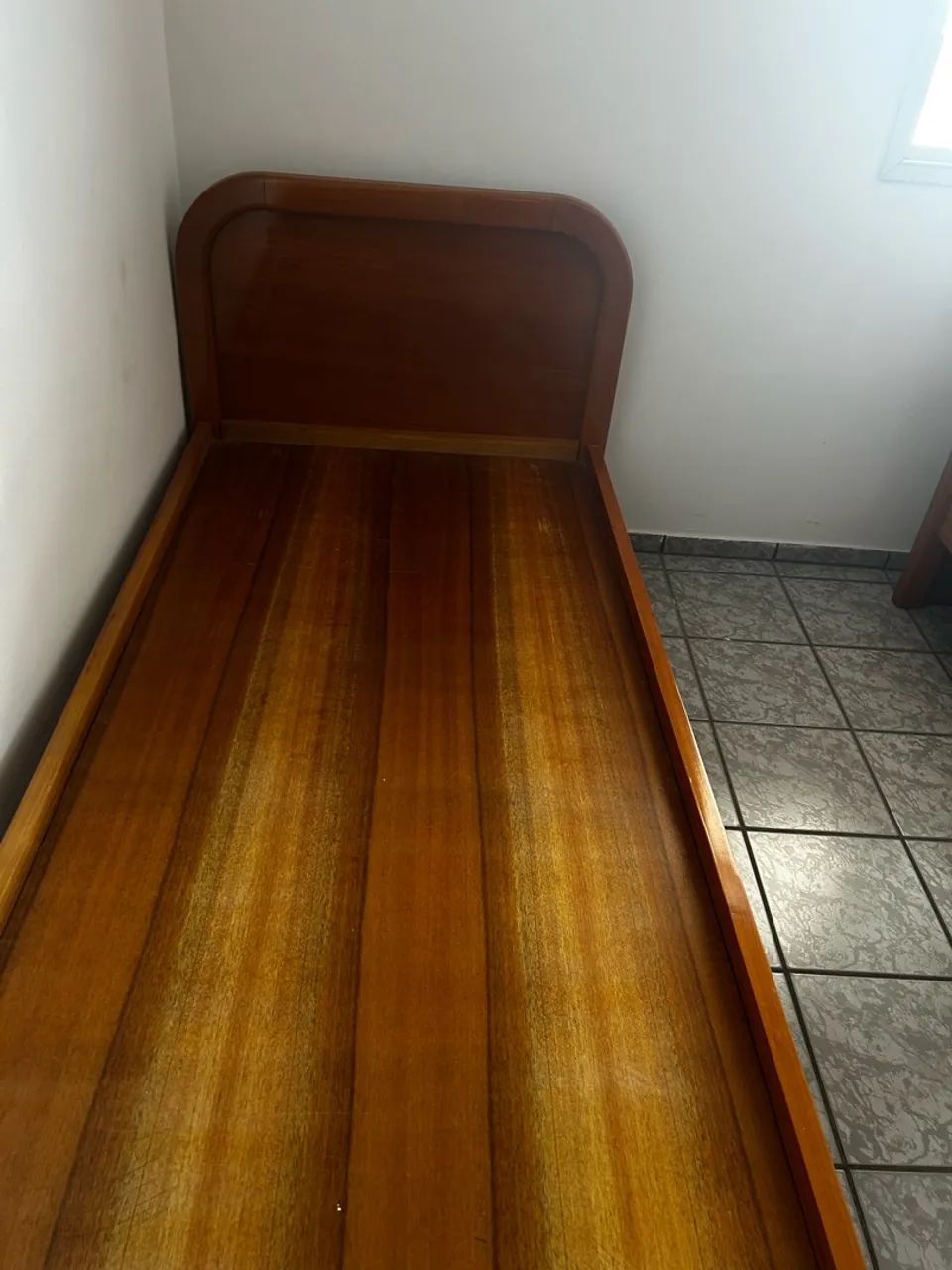 Cama de solteiro em madeira maciça  - Foto 2