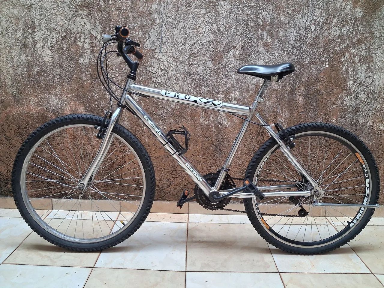 Bicicleta Aro 26 Cromada - Foto 2
