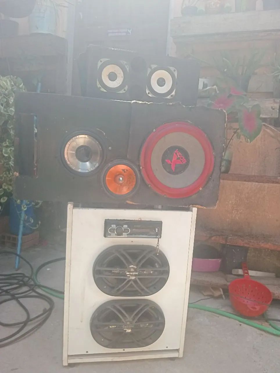 Vendo lote com itens residencias e automotivos, ideal para quem monta caixa de som e rvnd 