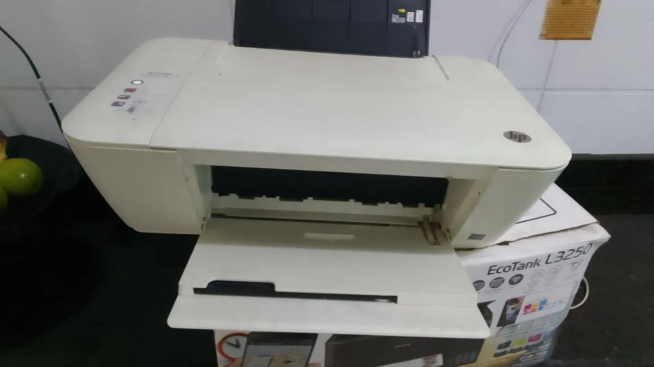 Impressora HP bom estado sem cartucho. Liga normal. 