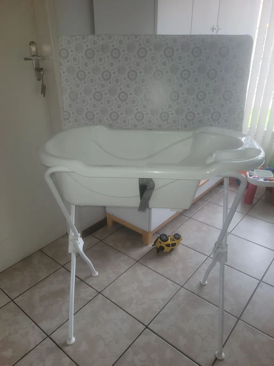 Banheira de bebê  c trocador e pé  - Foto 3