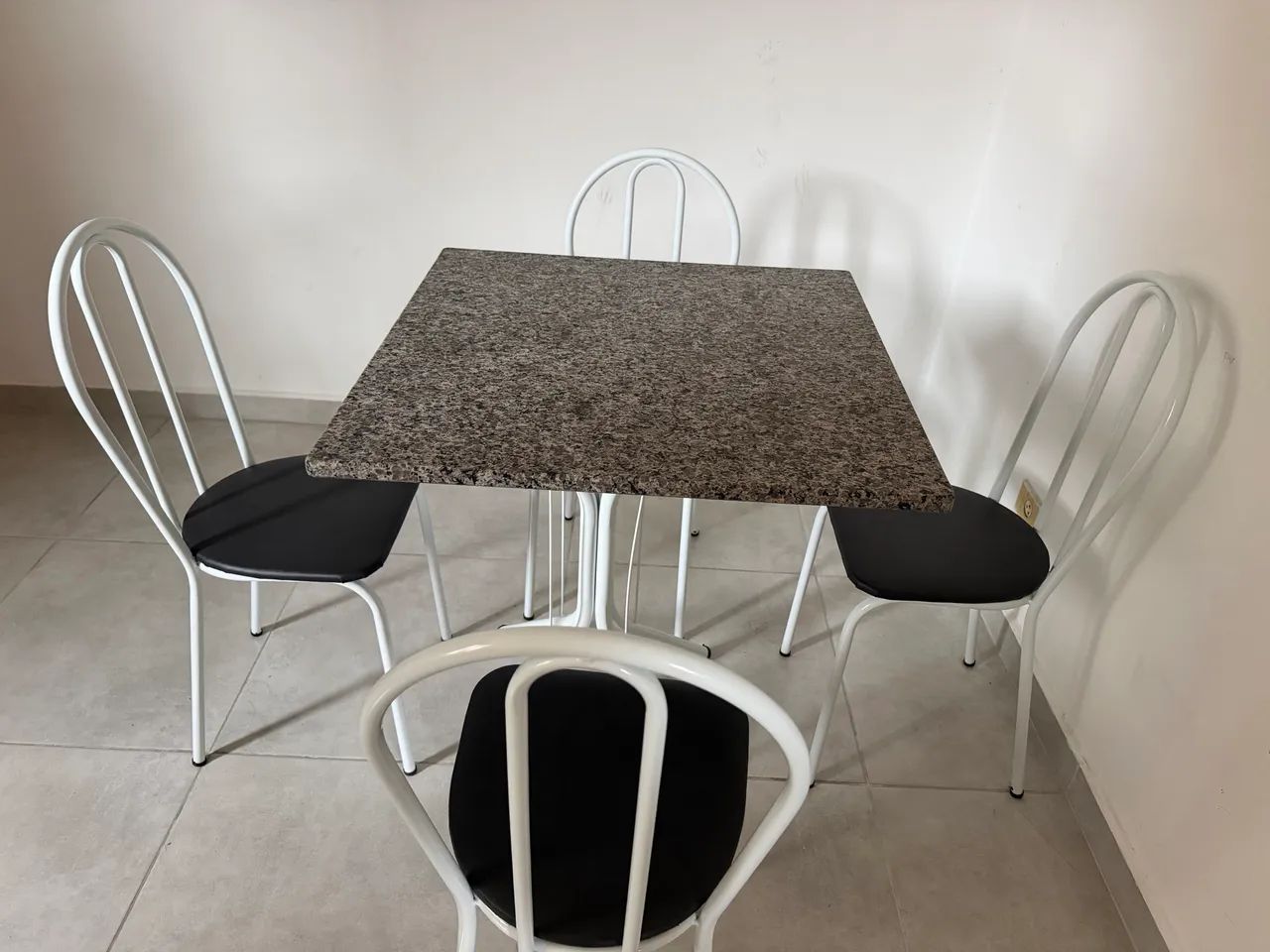 Mesa com 4 cadeiras - Foto 3