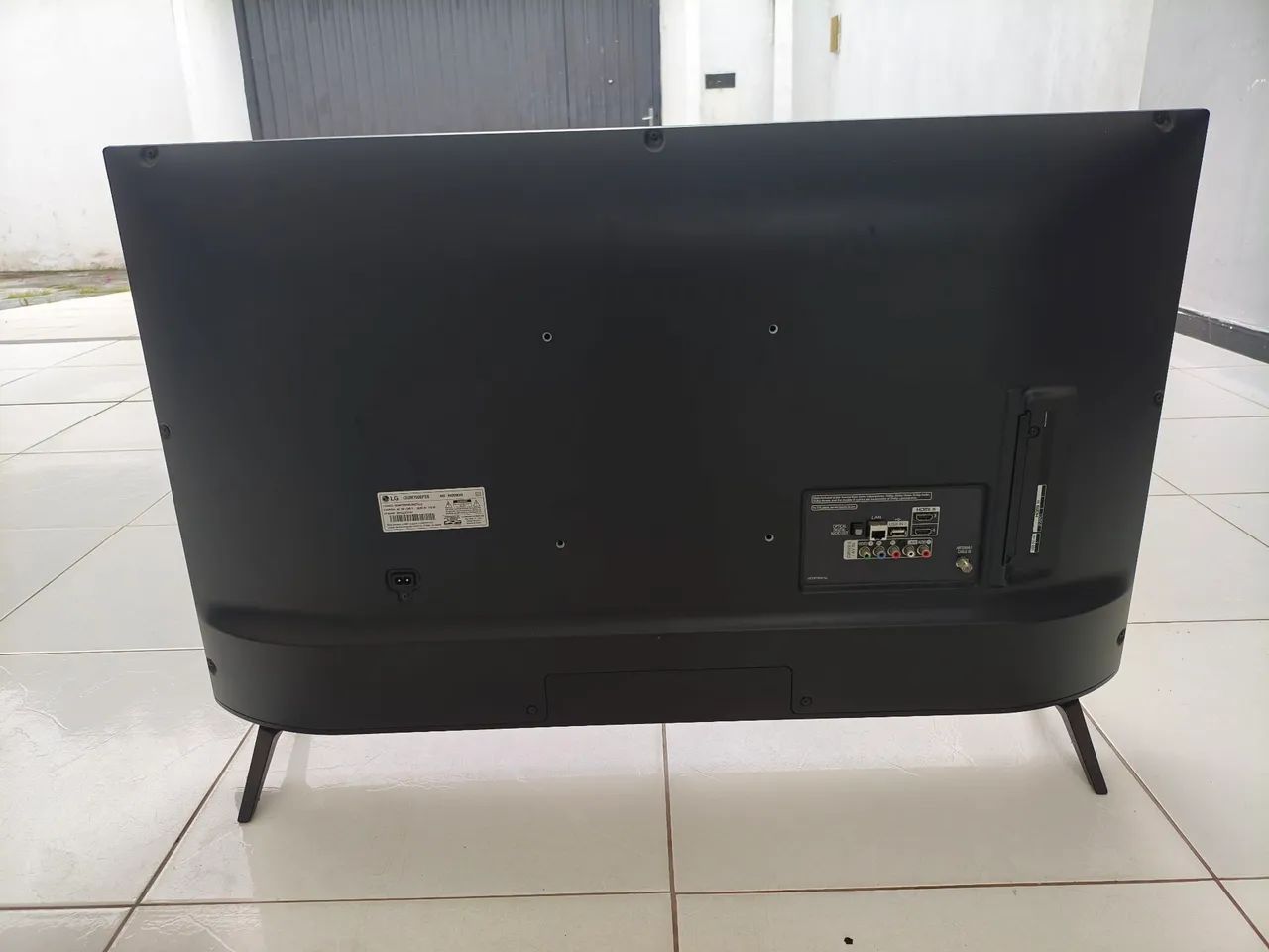 Tv LG 43" com defeito na tela - Foto 3