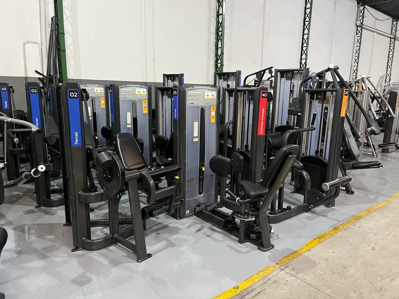 Equipamentos de academia Cybex seminovos 