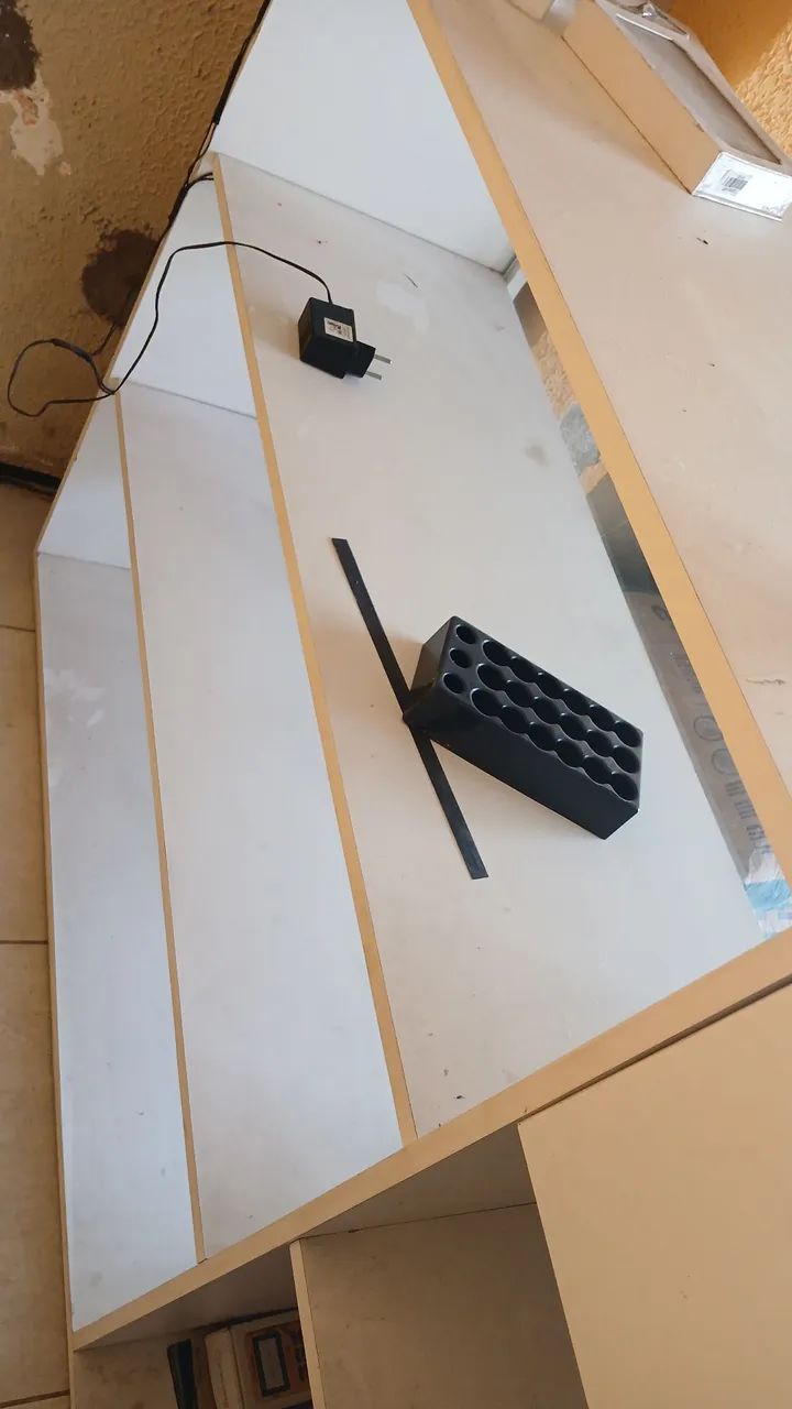 Balcão mdf com frente de vidro e led - Foto 3