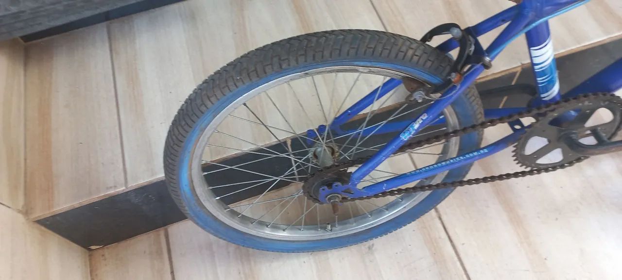 Bicicleta infantil aro 20 - Foto 4