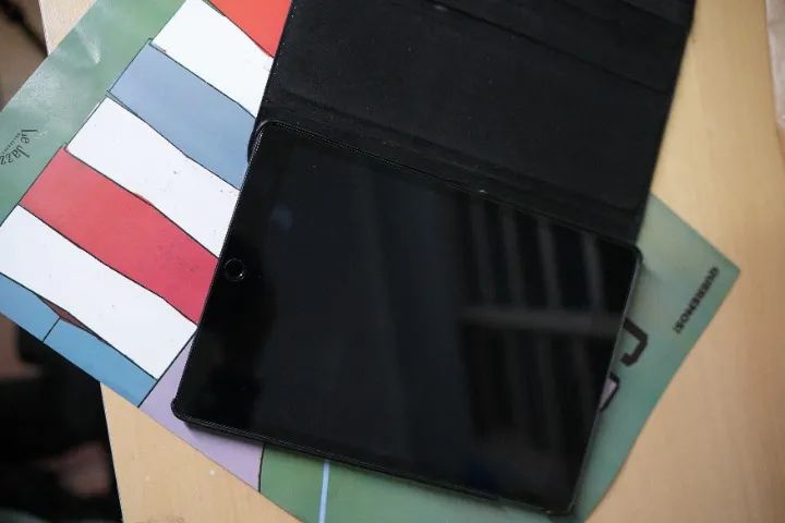 iPad 9ª geração 64GB Cinza Espacial  10,2 polegadas + Capa - Foto 2