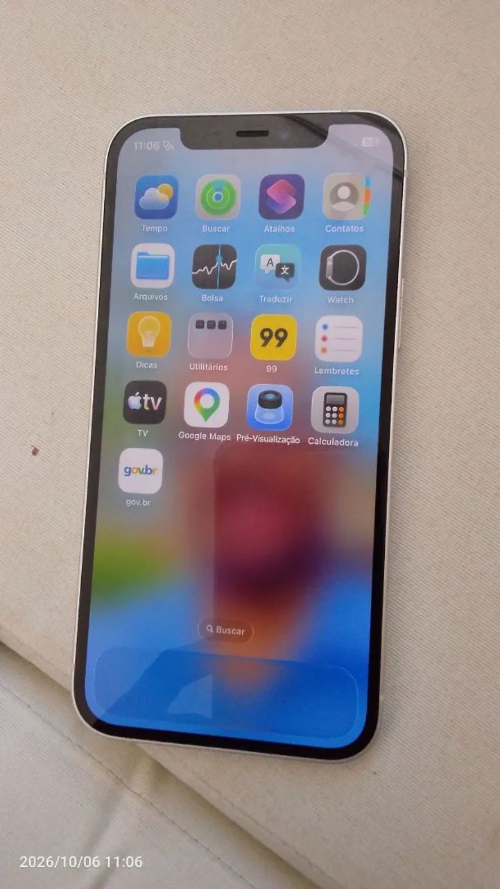 Vendo um iPhone 12 de 64 gb com caixa e documento todo original - Foto 3