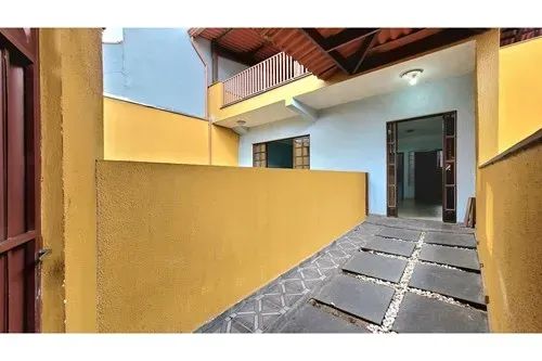 Sobrado com 358m² | 3 quartos | 2 Suítes | 8 vagas