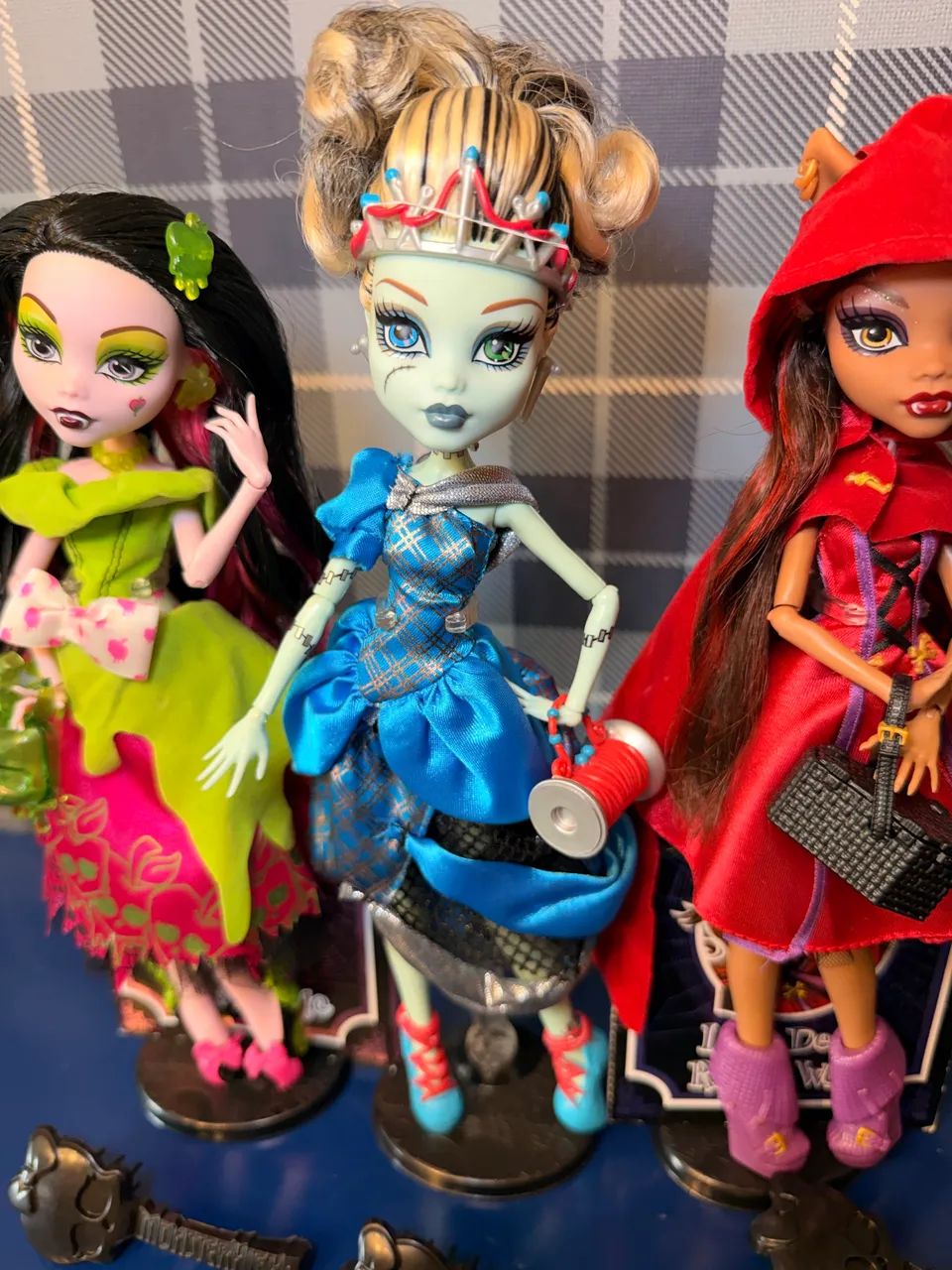 LOTE BONECAS MONSTER HIGH DRACULAURA, FRANKIE E CLAWDEEN SCARY TALES  (LEIA A DESCRIÇÃO) - Foto 3