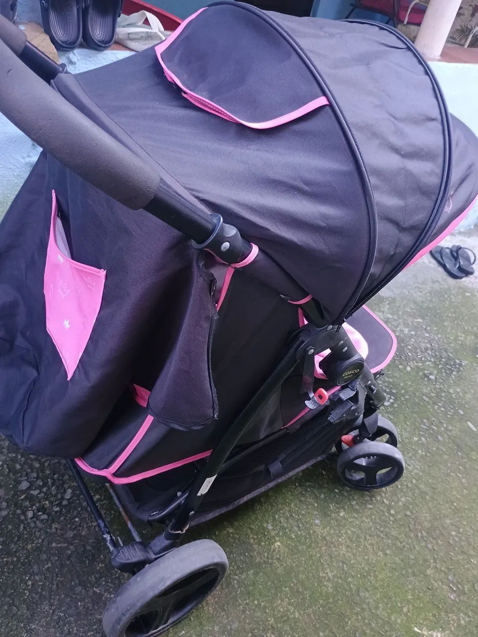 Carrinho de bebê rosa e preto  - Foto 4