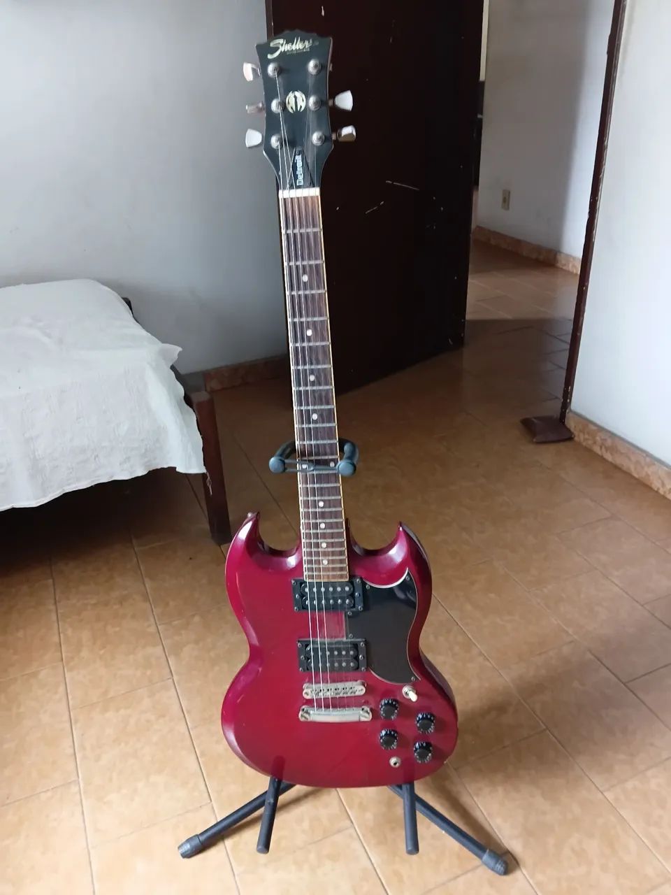 Guitarra e pedal - Foto 2