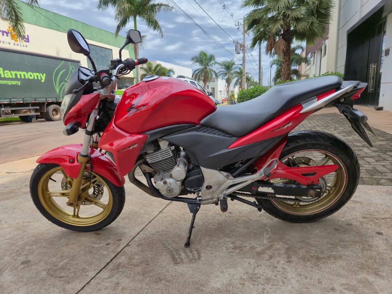 Vende-se CB 300r 2015
