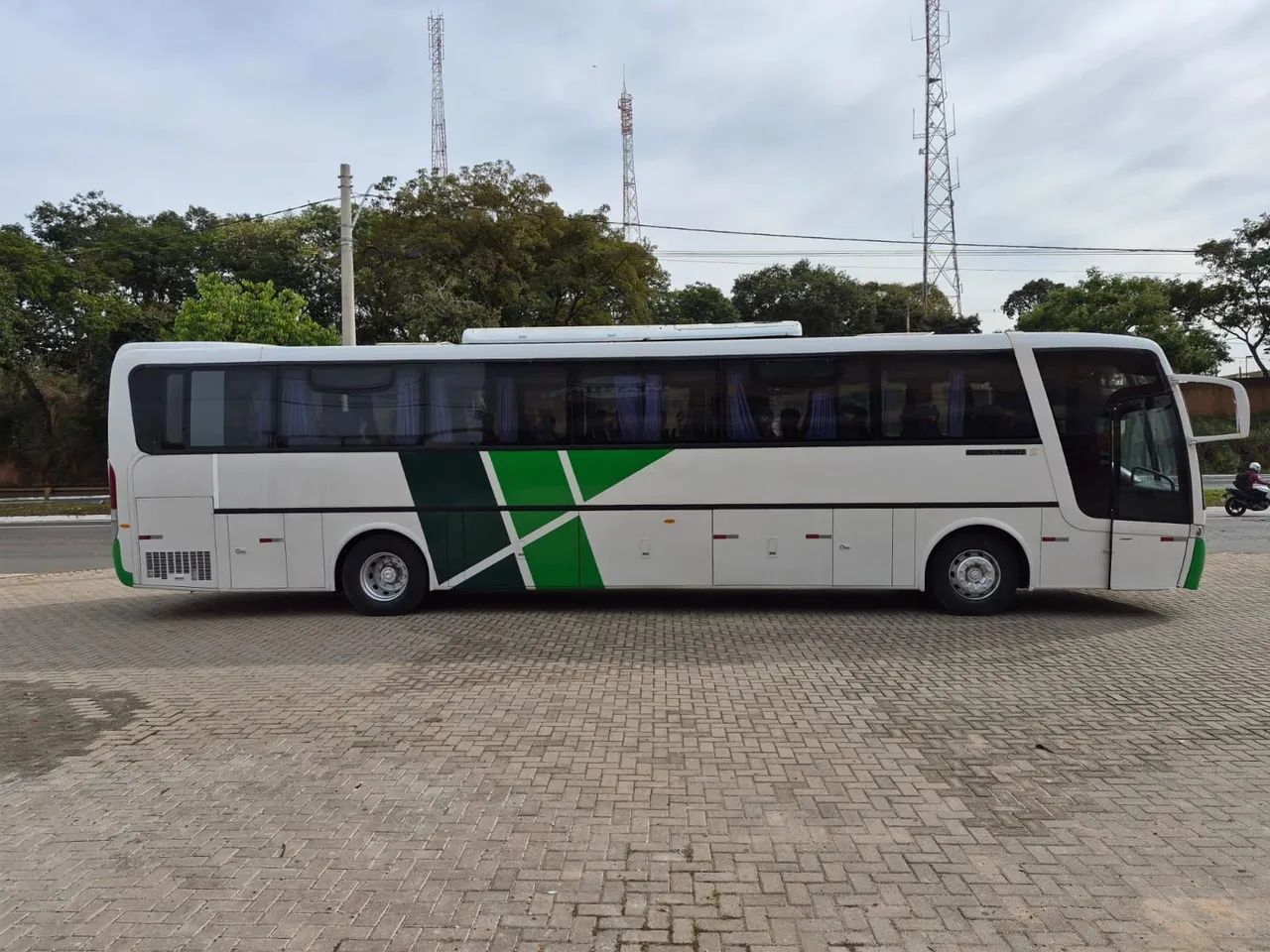 Ônibus mercedez 46 lugares com ar condicionado 