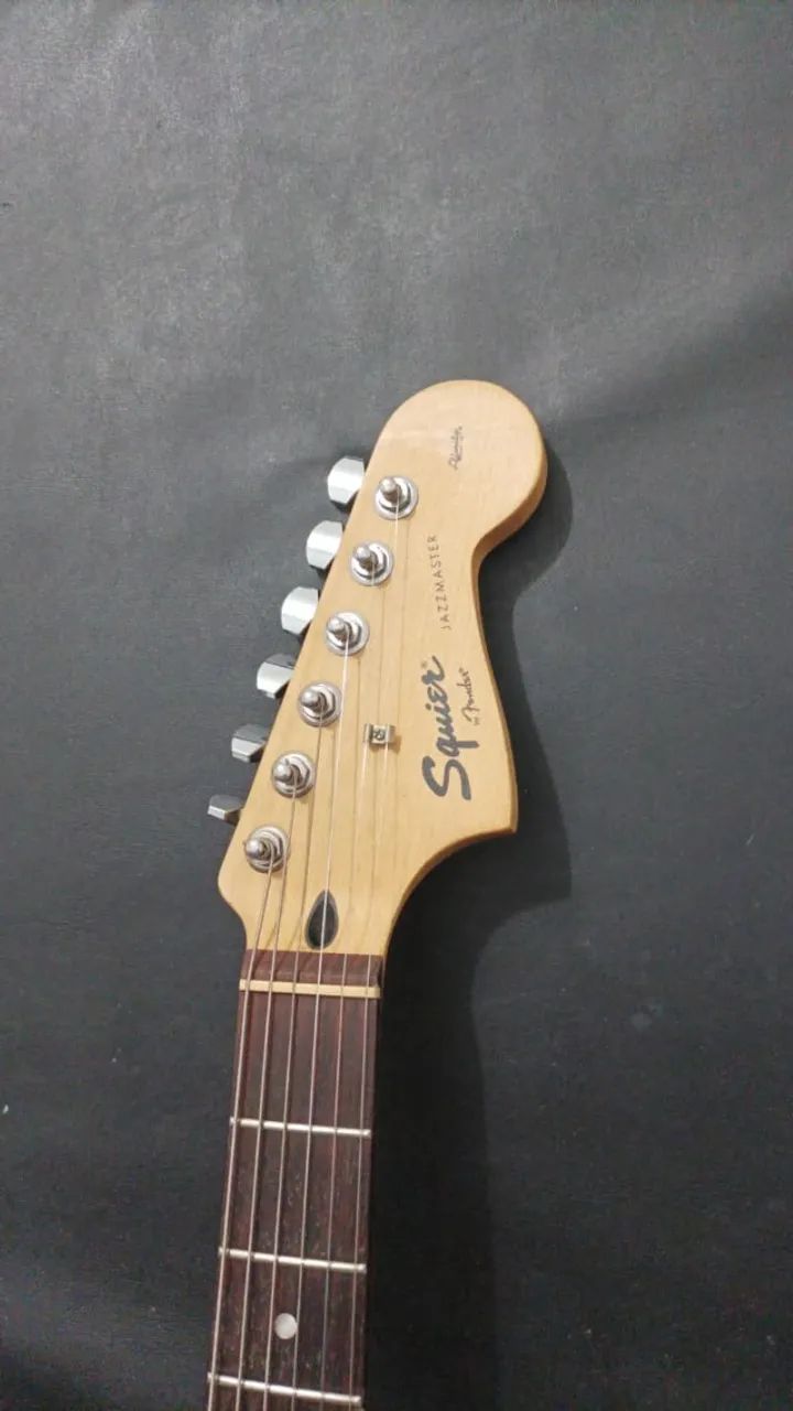 Guitarra Squier by Fender Jazzmaster Affinity HH - Instrumentos