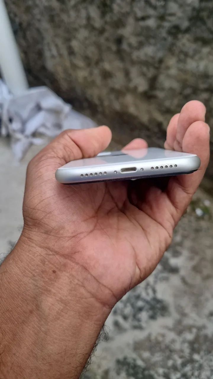 IPhone 11 64g - Foto 3
