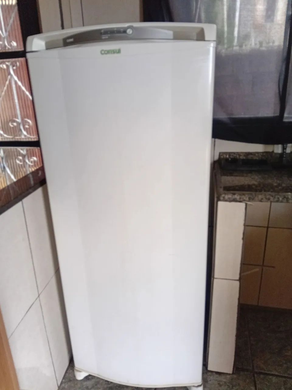 Geladeira em bom uso,está funcionando perfeitamente, congelando perfeitamente... 