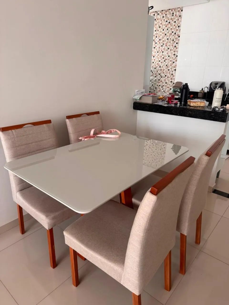 Mesa para jantar com 4 cadeiras retangular