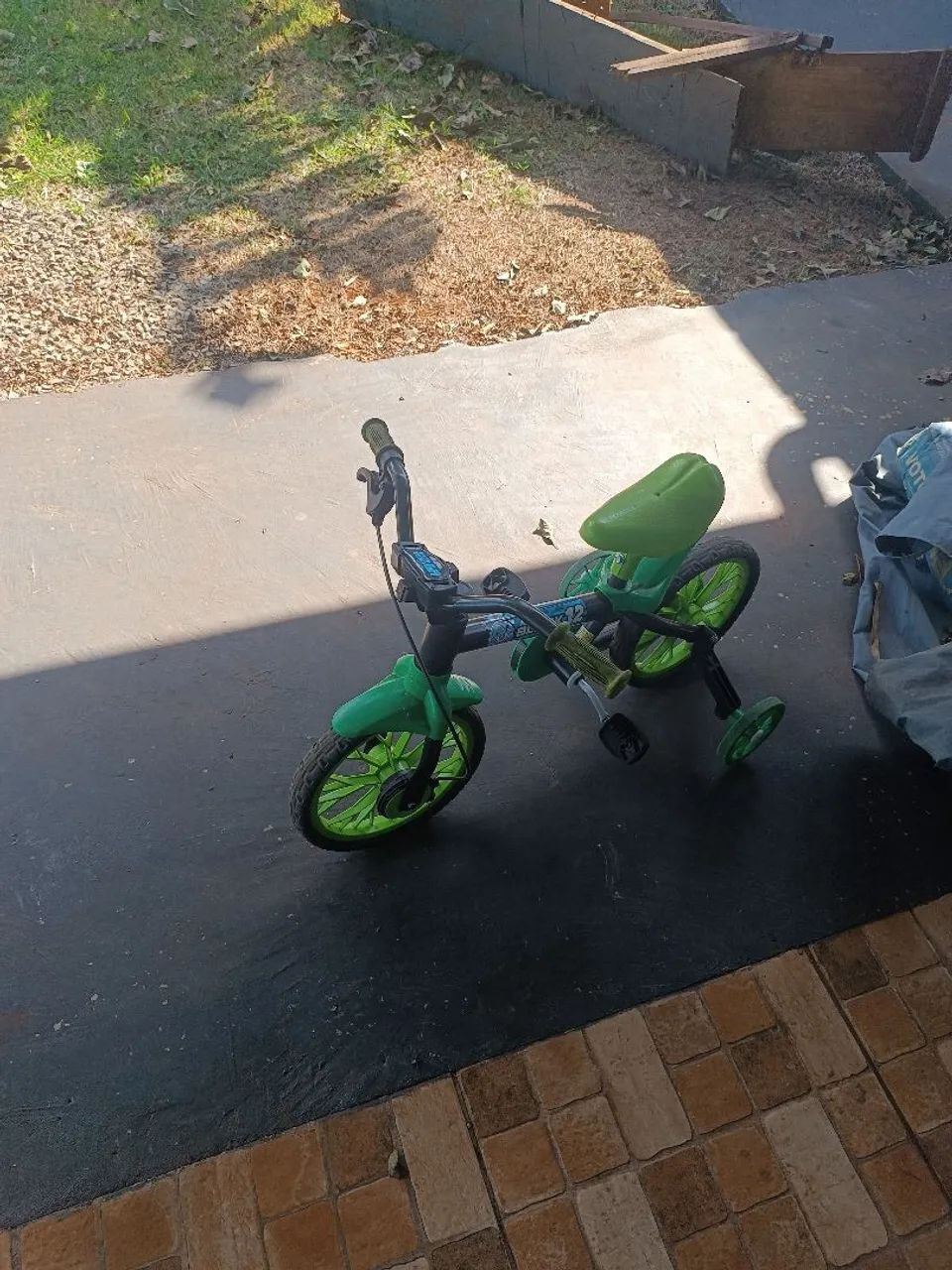Bicicleta infantil e Pula Pula