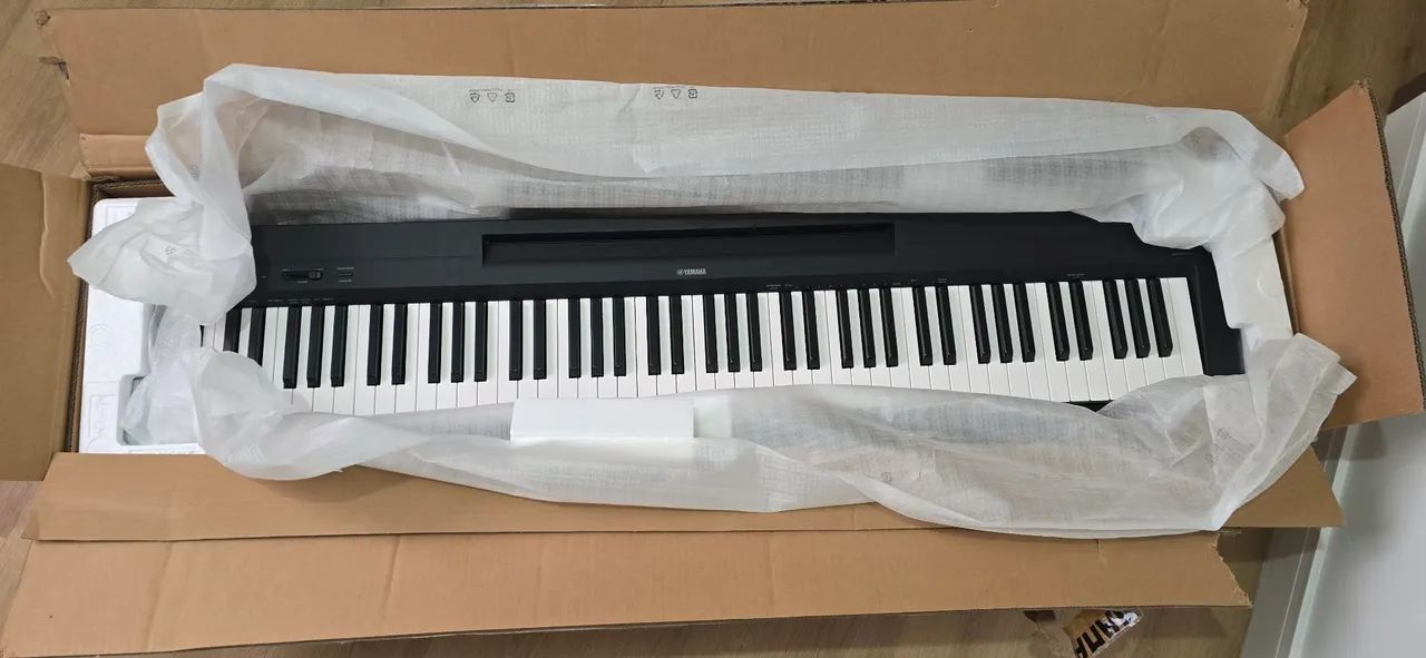 Yamaha - Piano P-145B