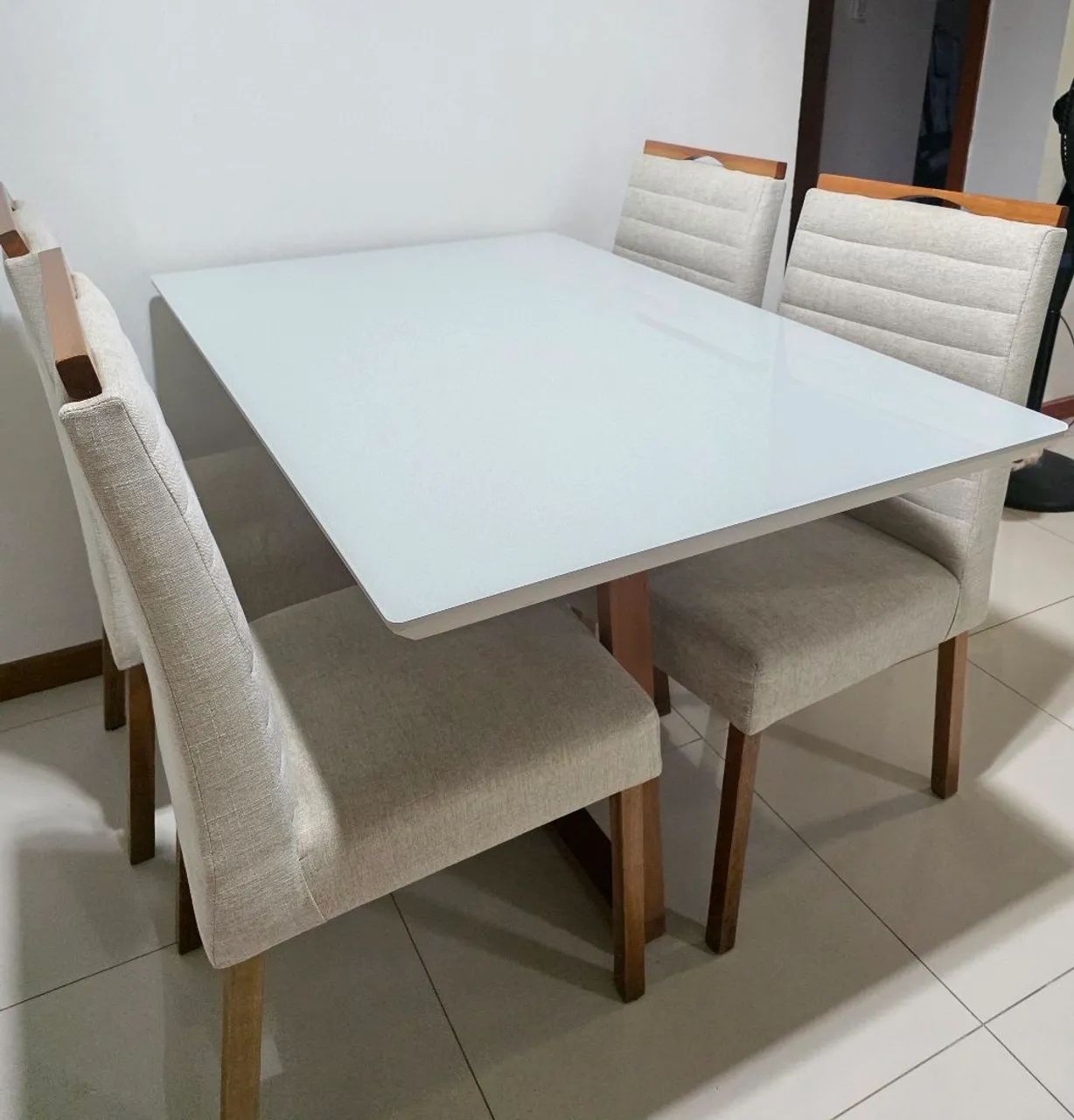 Mesa de jantar em Laka + 4 cadeiras EXCELENTE estado!