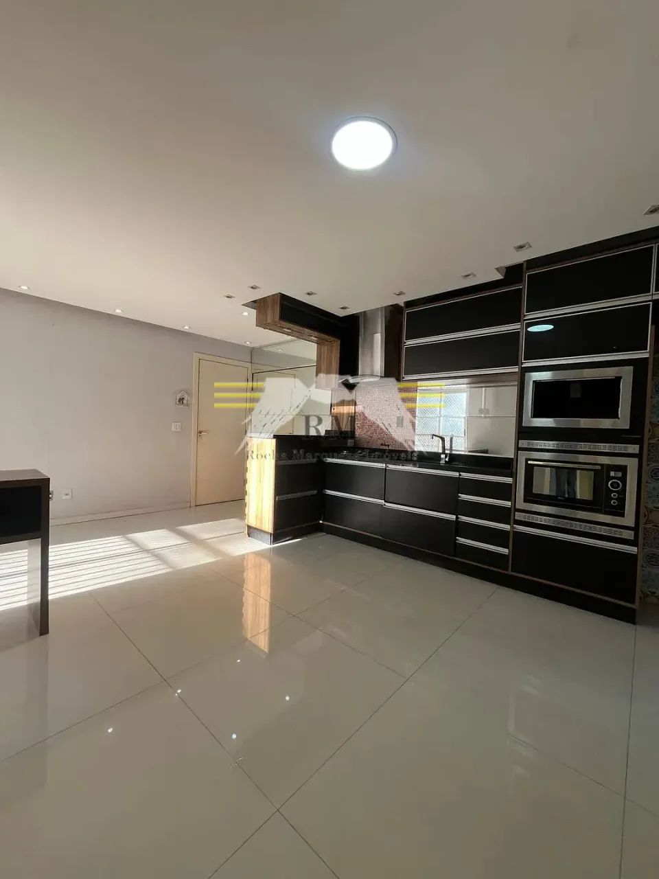 Apartamento com 2 Dormitórios e Armários Completos na Cozinha, Quarto de Casal e Lavanderi - Foto 4