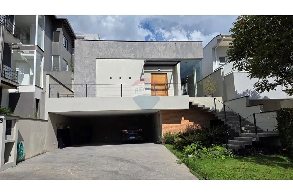 Casa Semi Térrea com 03 suítes em Aldeia da Serra!