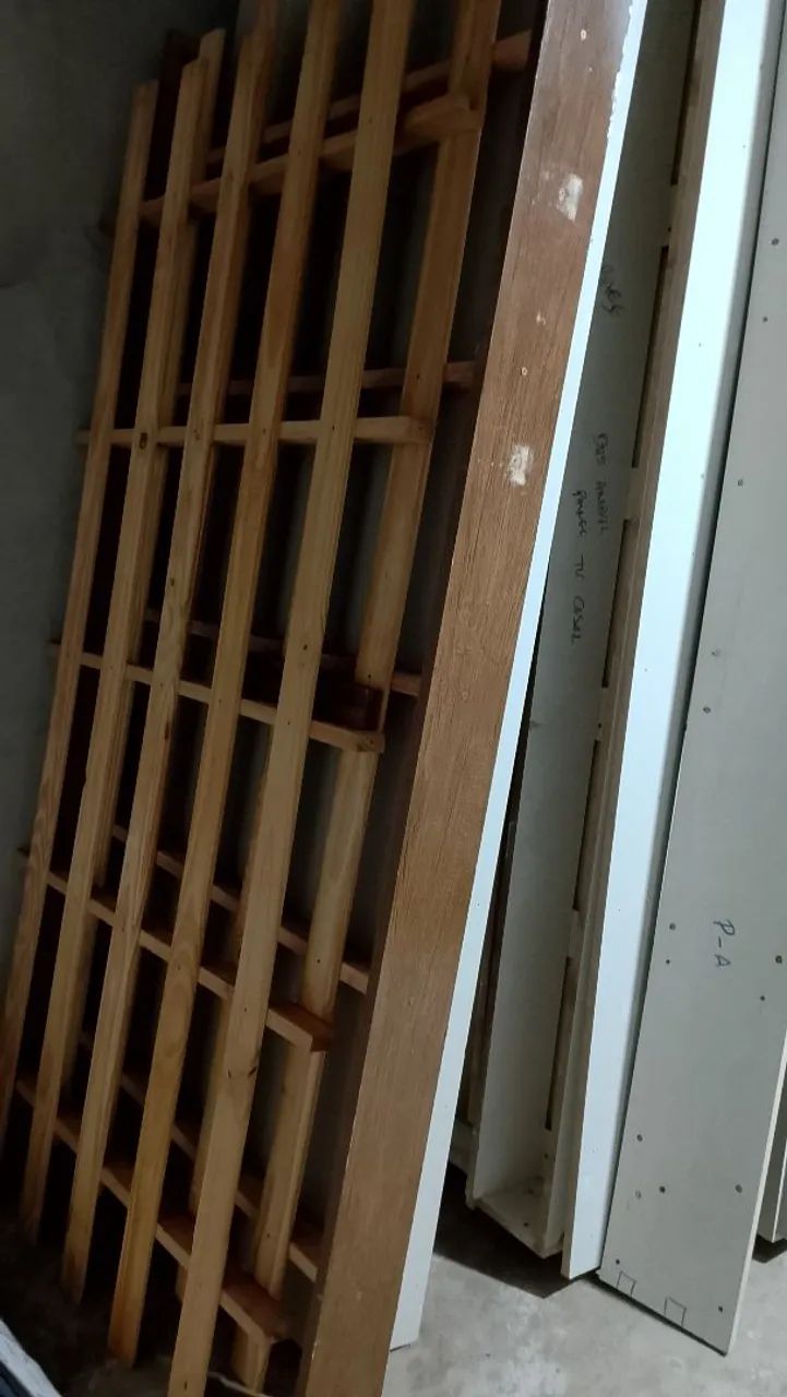 panel de TV,móveis e beliche com colchões pra retirada 
