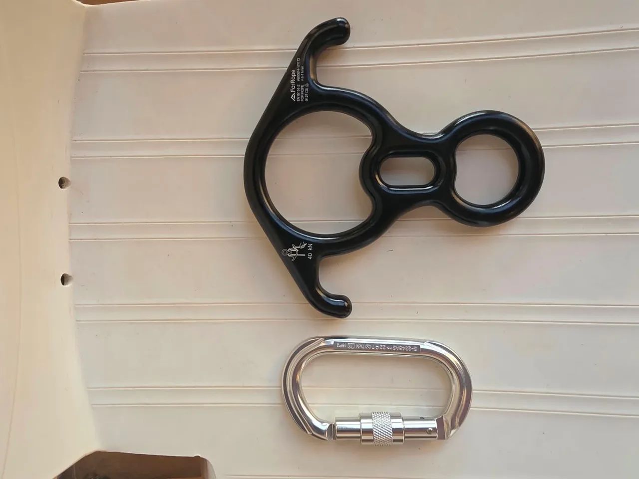 MOSQUETÃO E FREIO 8 