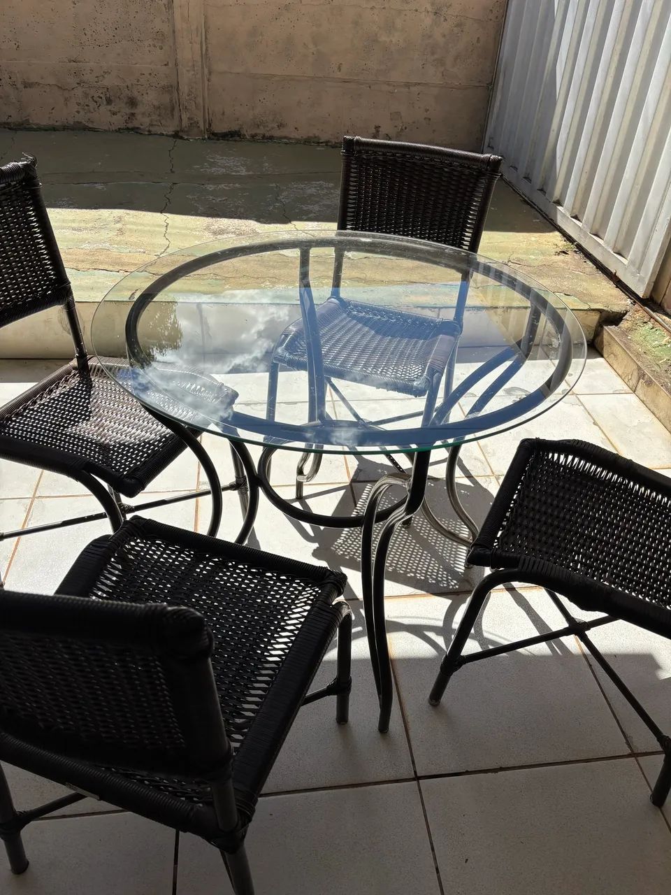 Mesa + cadeiras EM ÓTIMO ESTADO  - Foto 3