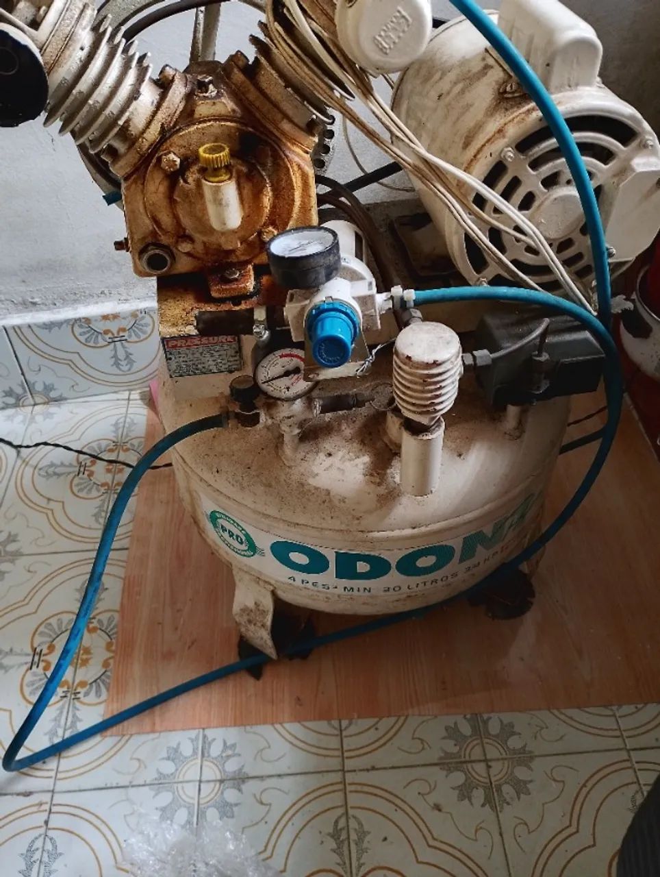 Cadeira e compressor odontológico  - Foto 4