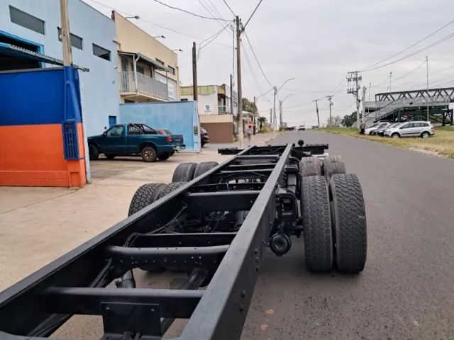 VW 13.180 Worker 6X2 Chassis - (2005) - Foto 3