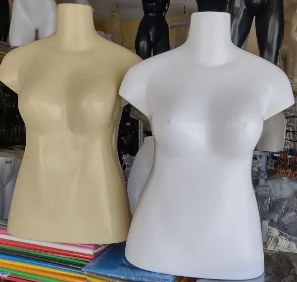 Manequins e  acessórios para loja de roupa - Foto 5