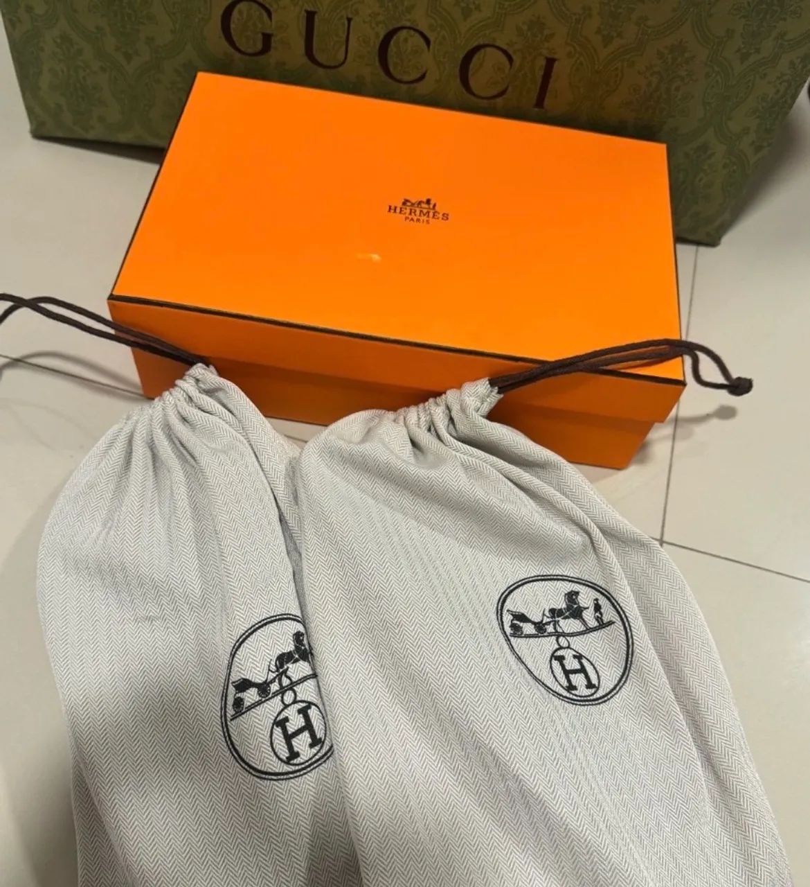 Chinelo Hermes número 40