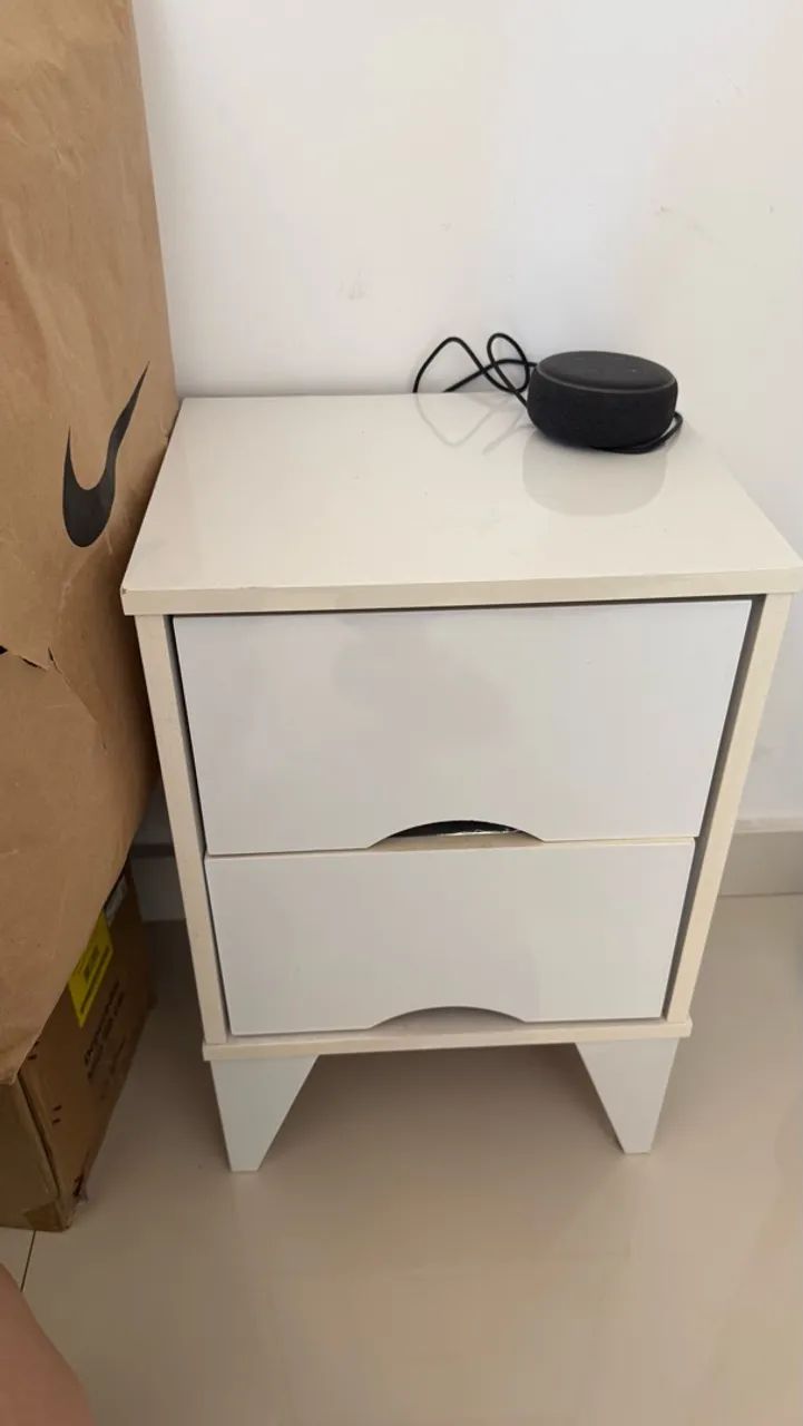 Mesa de cabeceira (UMA UNIDADE)