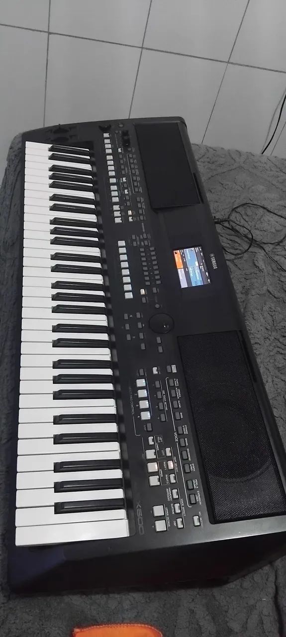 Teclado Yamaha sx600 