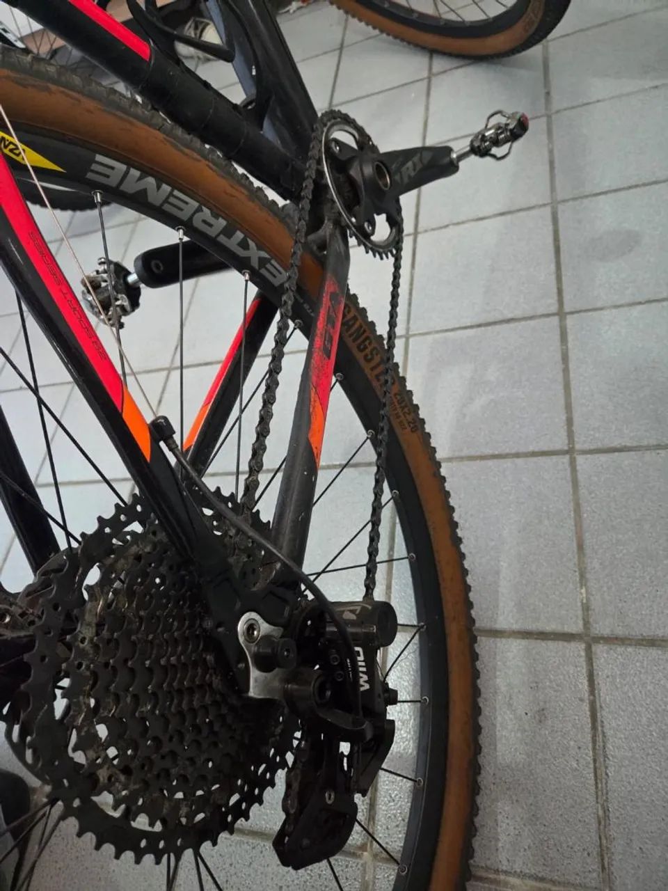 Bicicleta montada  - Foto 5