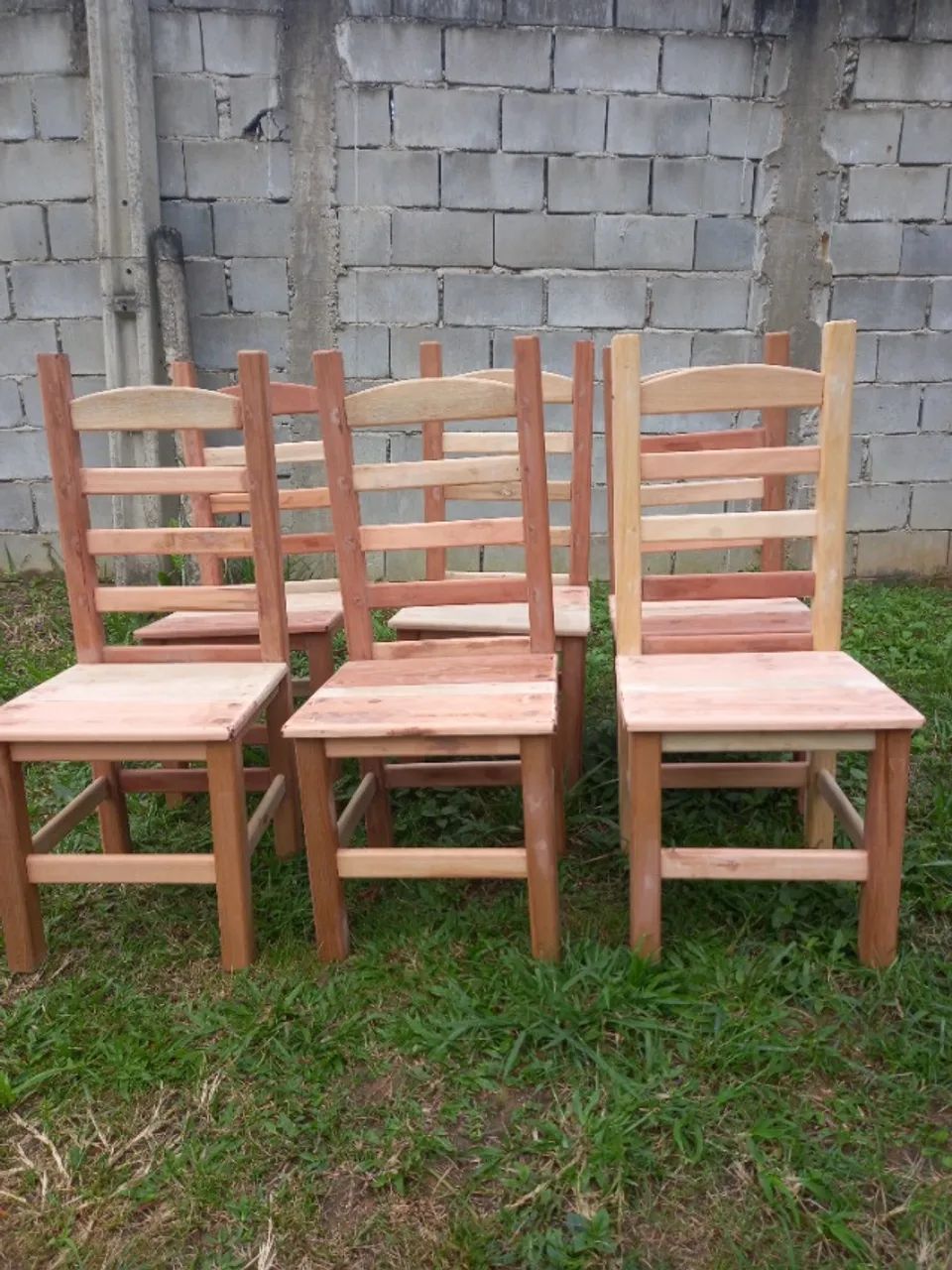 Mesa de madeiras, com cadeiras rusticas - Foto 2