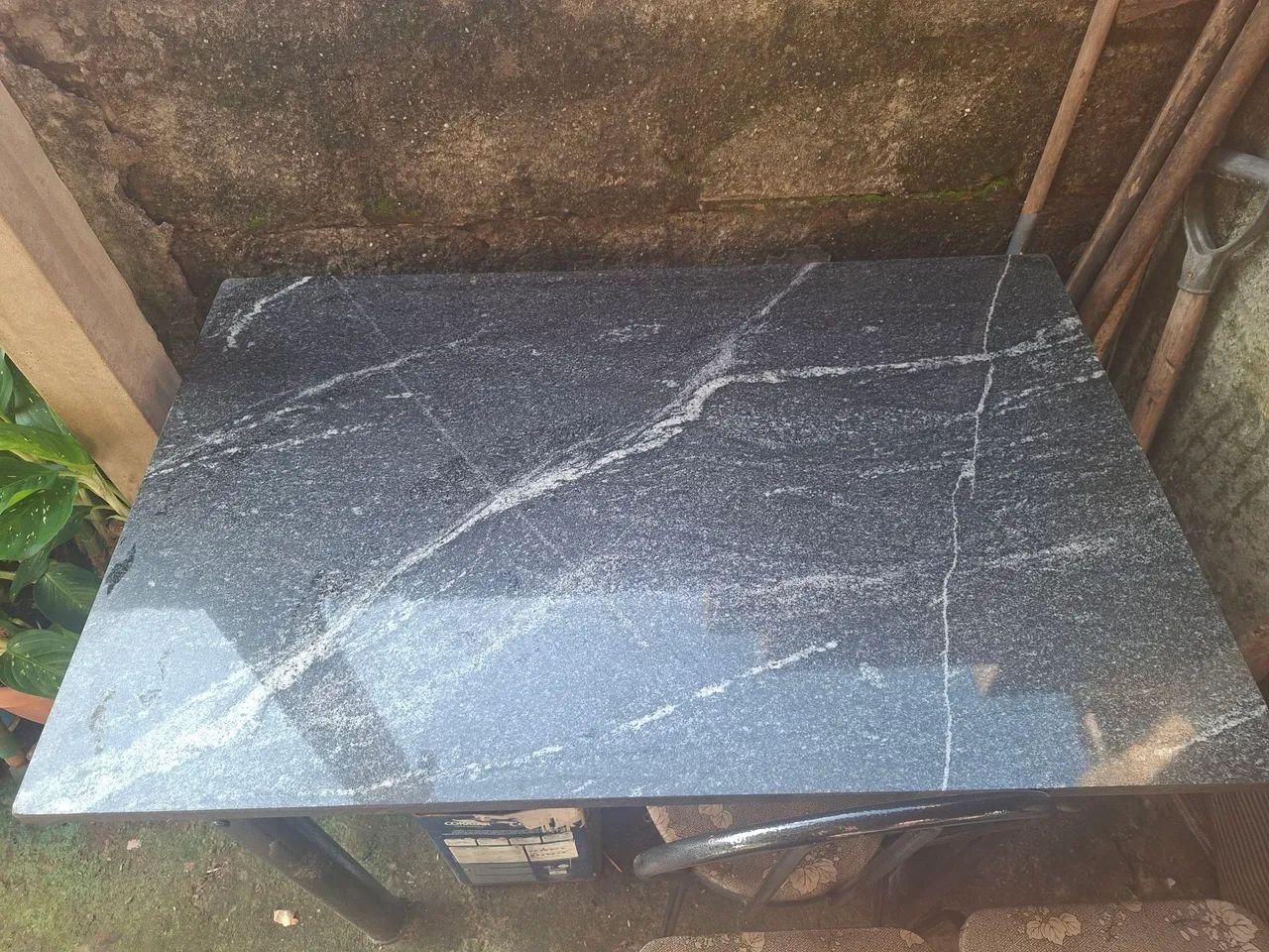 Vendo mesa de mármore com 4 cadeiras - Foto 3