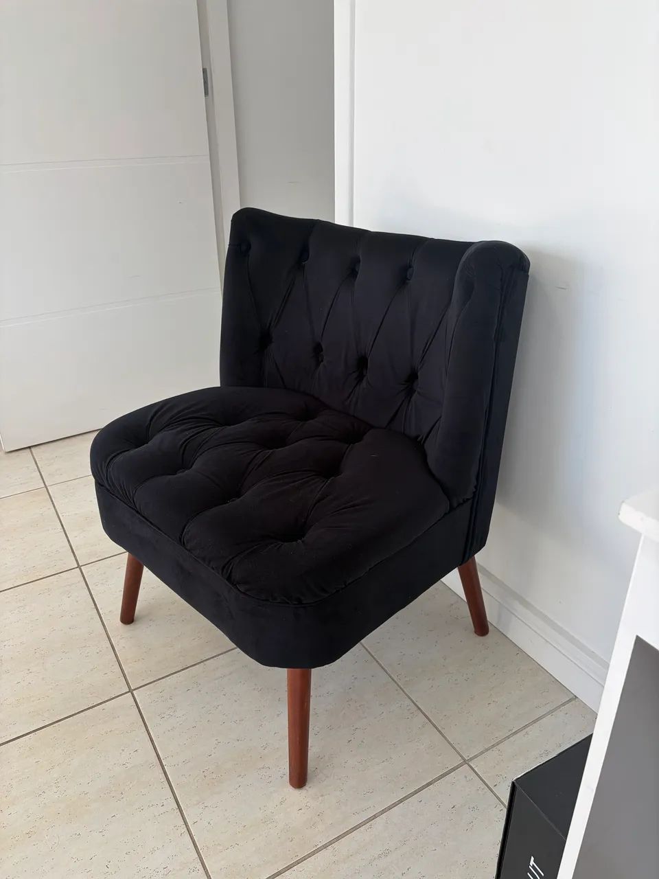 Poltrona Estofada Preta 