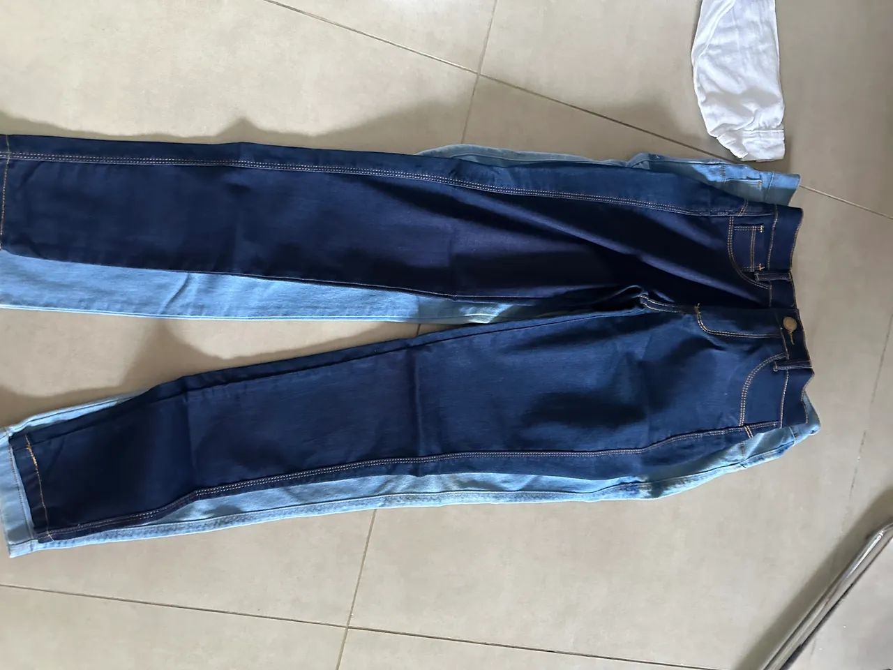 Lote Roupas com Pequenos Defeitos - Foto 3