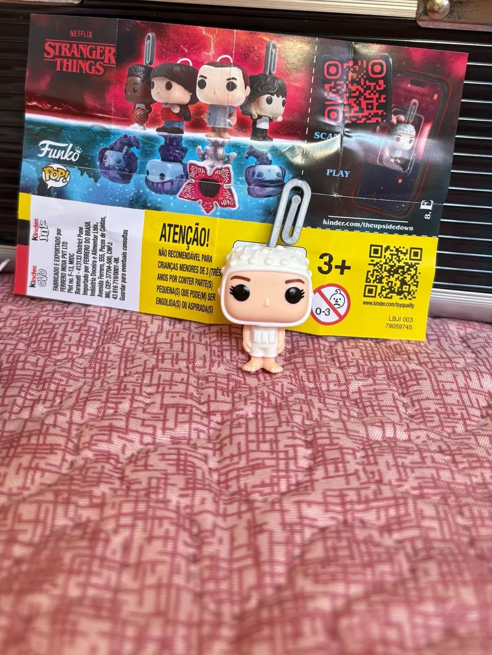 Eleven?onze?laboratório Stranger Things - Kinder joy (acompanha panfleto) - Foto 2