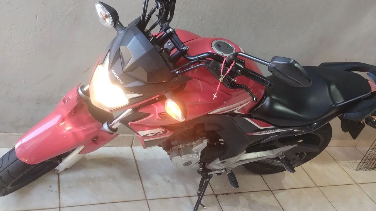 TWISTER 250cc 2018. Troco por Twister 300