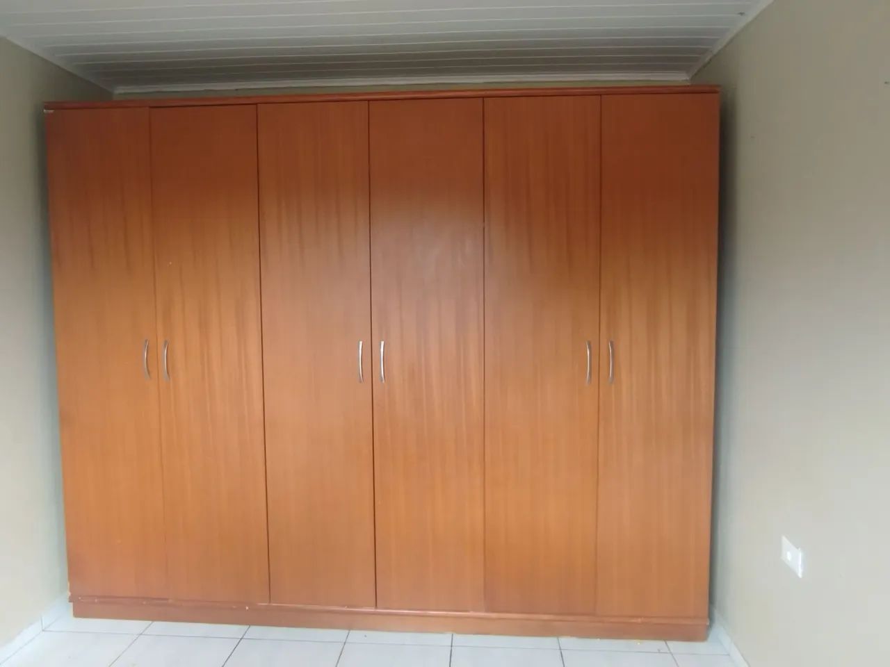 Vende-se guarda roupa 6 portas campo largo