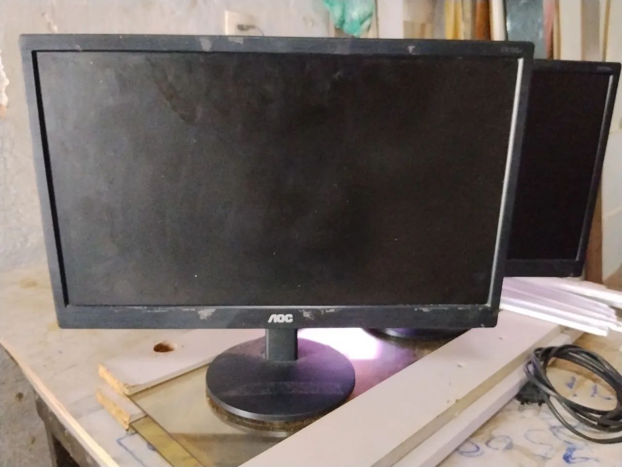 02 Monitores LED AOC 18,5 
